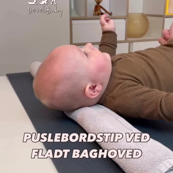 Dette tip er godt at kende til både forebyggelse og som en del af behandlingen af fladt baghoved. Rul et håndklæde elle…