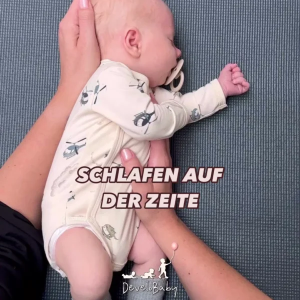 Wenn ein Neugeborenes jedoch von Zeit zu Zeit unter Aufsicht auf der Seite schlafen darf, beruhigt das das Nervensystem…