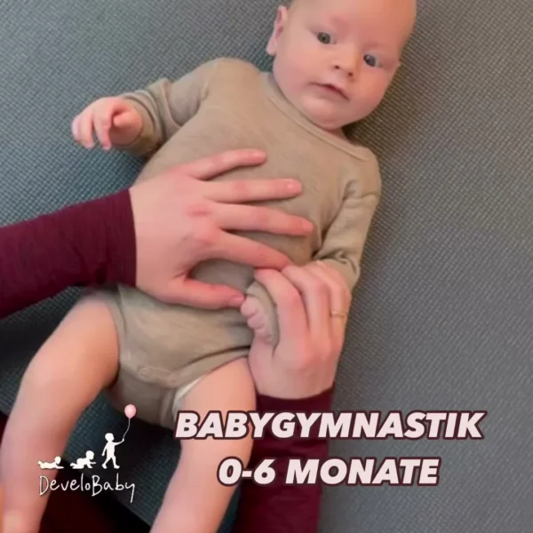Wenn du Zeit und Energie hast, kannst du schon ab der Geburt sanfte Bewegungsübungen mit deinem Baby auf dem Wickeltisc…